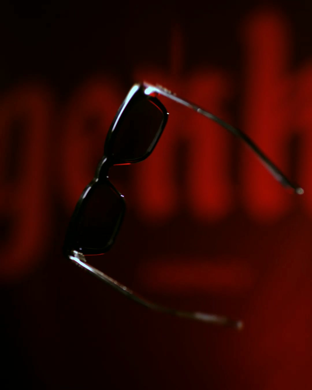 IL CAPO sunglasses by GEKKO Agency, a black acetate frame in front of red GEKKO lettering